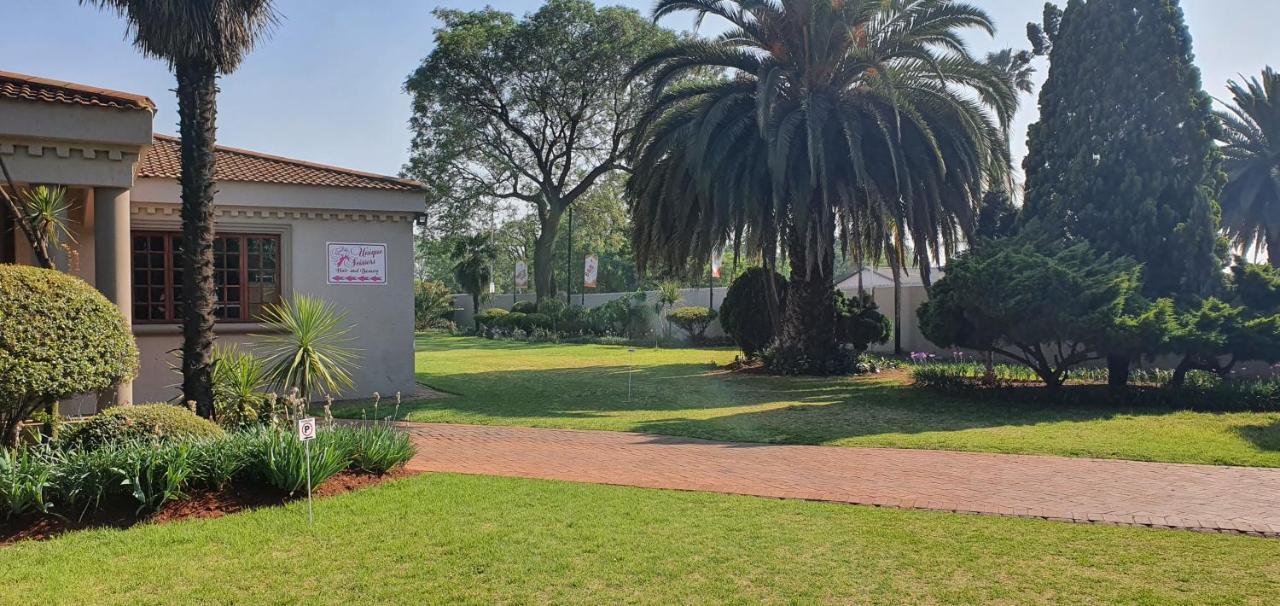 Life Tours & Accommodation Boksburg Exterior foto
